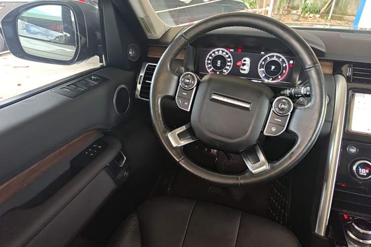Used Land Rover Discovery 2018 3.0 SC V6 HSE Steering Wheel