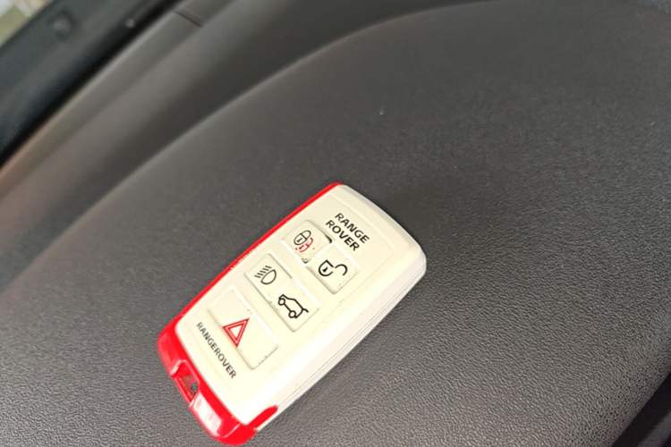 Used Land Rover Discovery 2018 3.0 SC V6 HSE Vehicle Key