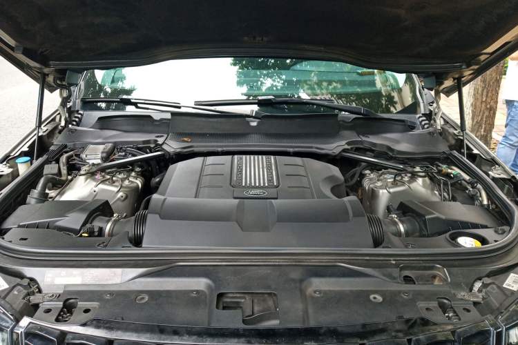 Used Land Rover Discovery 2018 3.0 SC V6 HSE LUXURY Engine Bay