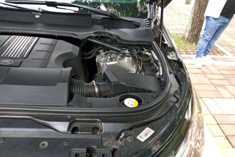 Used Land Rover Discovery 2018 3.0 SC V6 HSE LUXURY Engine Bay Left