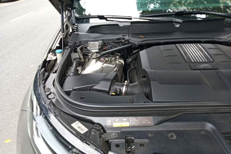 Used Land Rover Discovery 2018 3.0 SC V6 HSE LUXURY Engine Bay Right