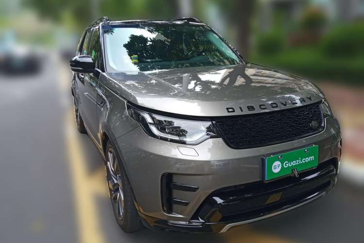 Used Land Rover Discovery 2018 3.0 SC V6 HSE LUXURY Front Right 45 Deg