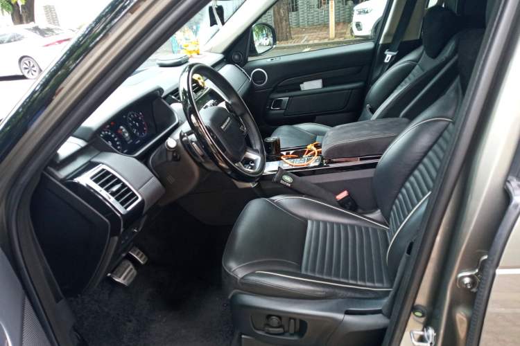 Used Land Rover Discovery 2018 3.0 SC V6 HSE LUXURY Left Front Seat