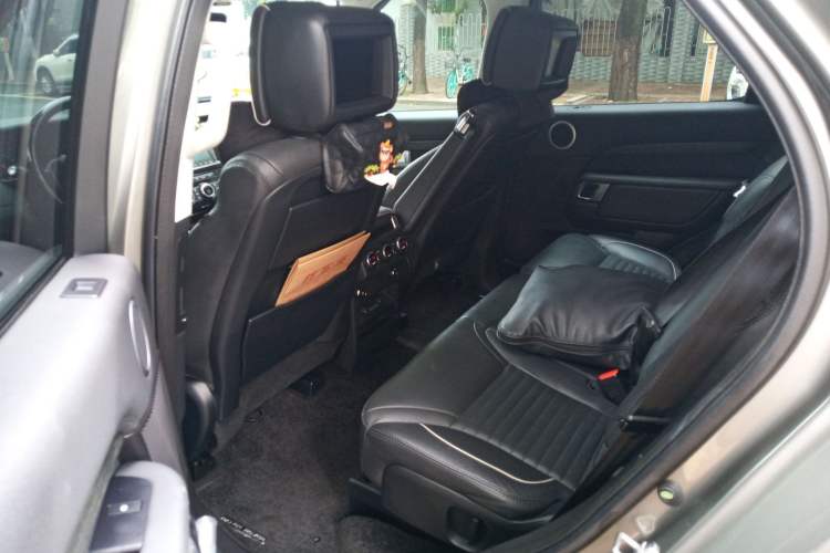 Used Land Rover Discovery 2018 3.0 SC V6 HSE LUXURY Left Rear Seat
