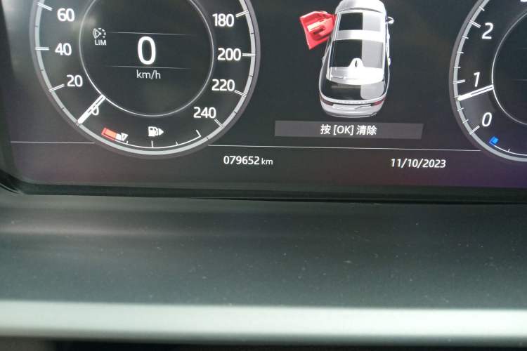 Used Land Rover Discovery 2018 3.0 SC V6 HSE LUXURY Odometer Close Up