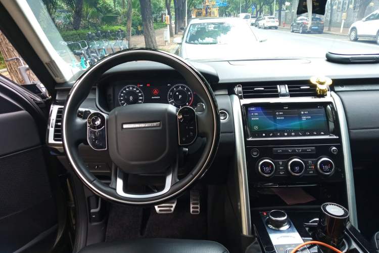 Used Land Rover Discovery 2018 3.0 SC V6 HSE LUXURY Steering Wheel