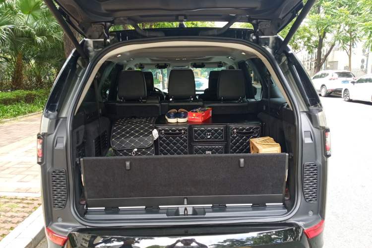 Used Land Rover Discovery 2018 3.0 SC V6 HSE LUXURY Trunk