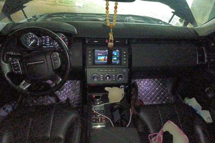 Used Land Rover Discovery 2018 3.0 SC V6 SE Center Console