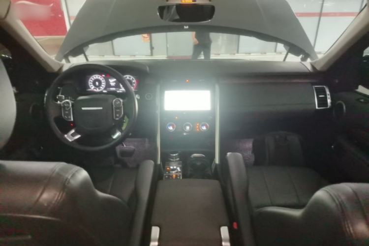 Used Land Rover Discovery 2018 3.0 SC V6 HSE Center Console