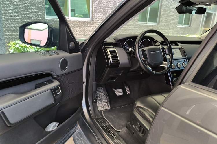 Used Land Rover Discovery 2018 3.0 SC V6 SE Driver Seat