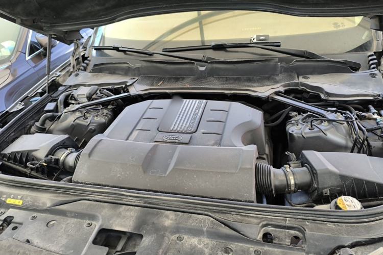 Used Land Rover Discovery 2018 3.0 SC V6 SE Engine Bay