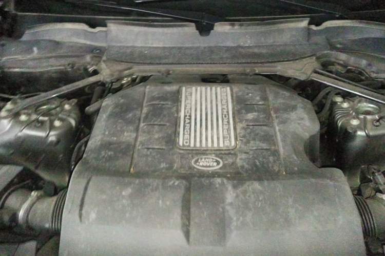 Used Land Rover Discovery 2018 3.0 SC V6 SE Engine Bay