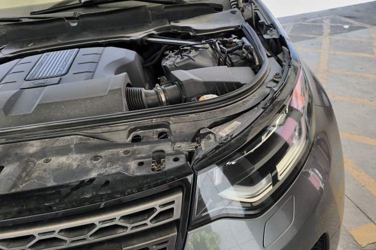 Used Land Rover Discovery 2018 3.0 SC V6 SE Engine Bay Left