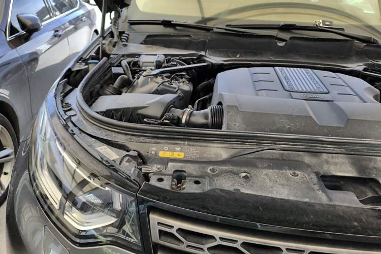 Used Land Rover Discovery 2018 3.0 SC V6 SE Engine Bay Right