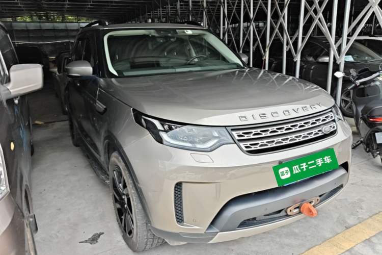 Used Land Rover Discovery 2018 3.0 SC V6 HSE Front Right 45 Deg