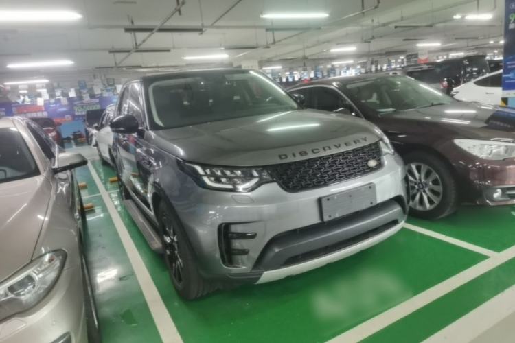 Used Land Rover Discovery 2018 3.0 SC V6 HSE Front Right 45 Deg