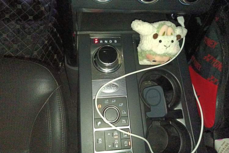 Used Land Rover Discovery 2018 3.0 SC V6 SE Gear Lever