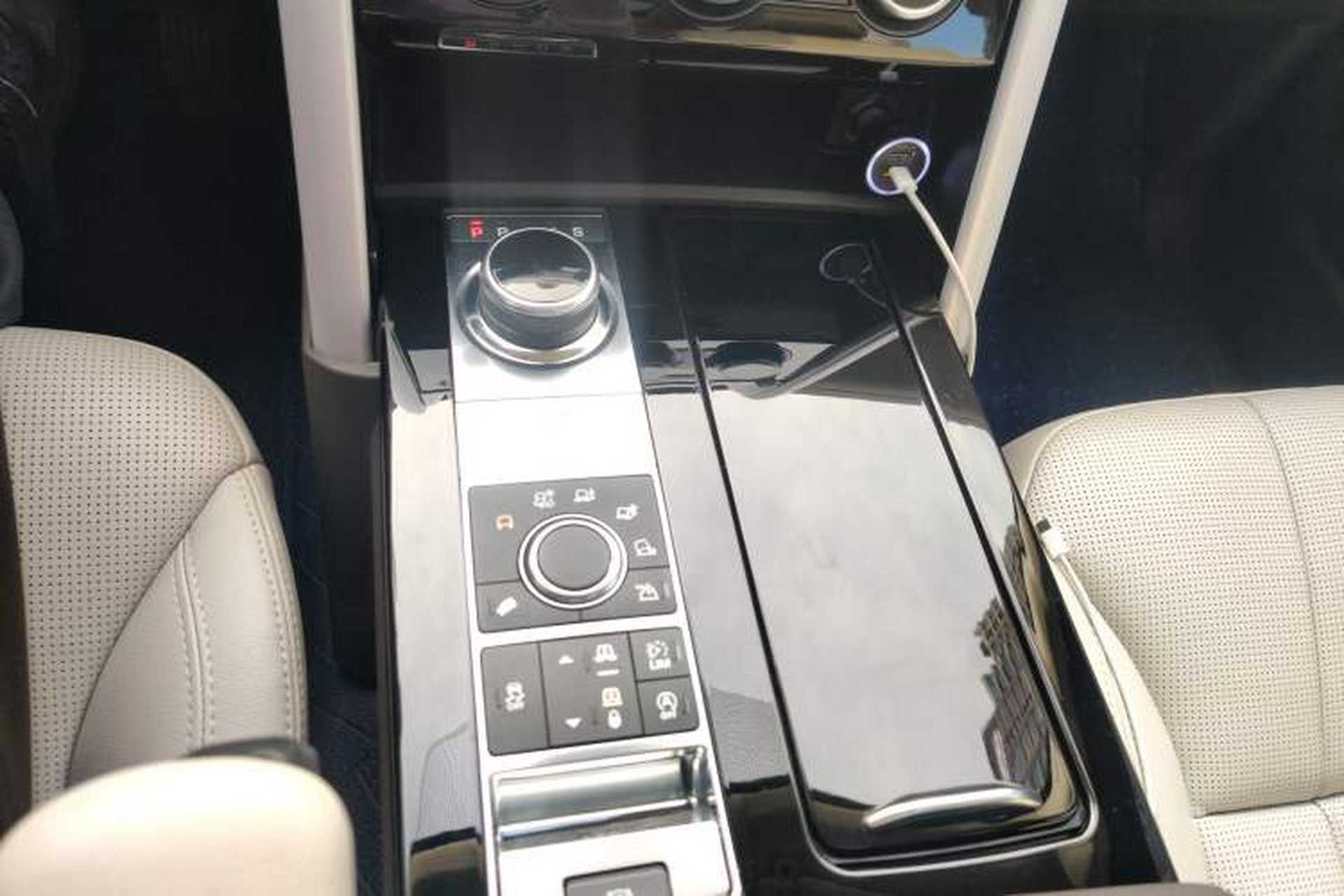 Used Land Rover Discovery 2018 3.0 SC V6 HSE Gear Lever