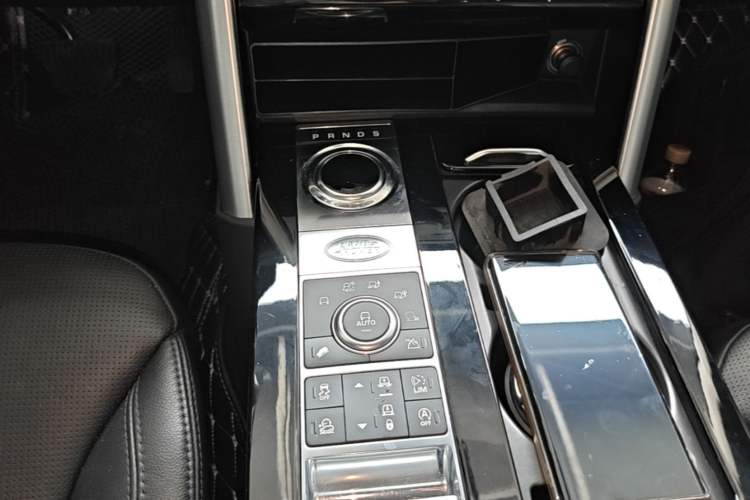 Used Land Rover Discovery 2018 3.0 SC V6 HSE Gear Lever