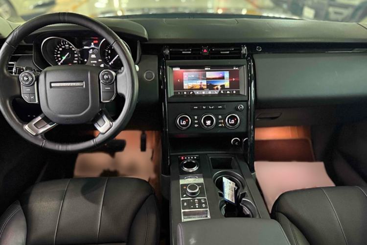 Used Land Rover Discovery 2018 2.0T SE Interior 2