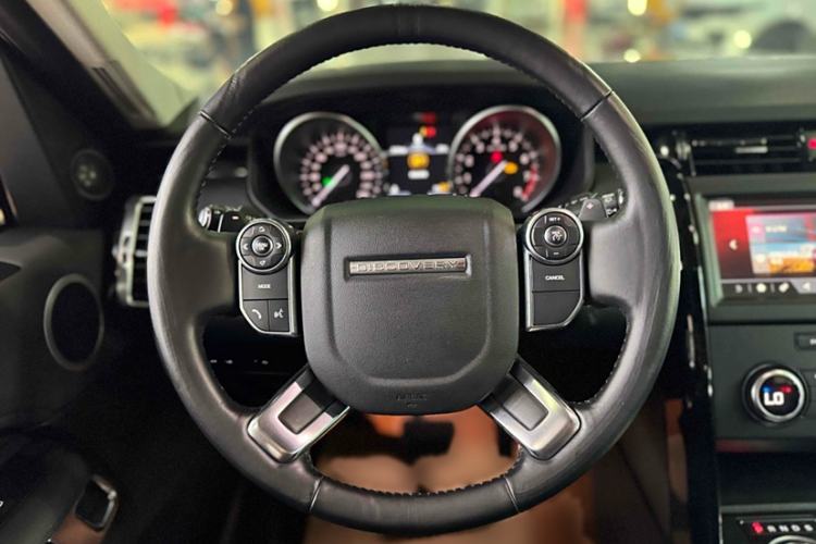 Used Land Rover Discovery 2018 2.0T SE Interior 3