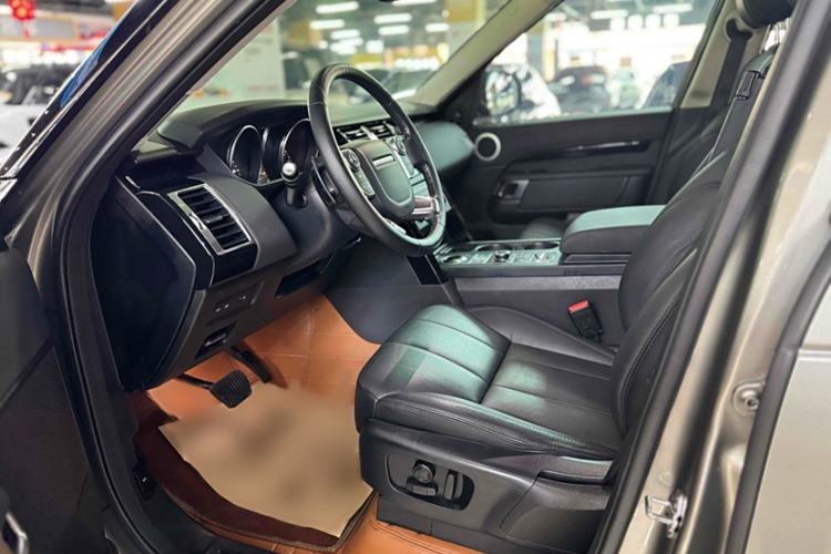 Used Land Rover Discovery 2018 2.0T SE Interior 4