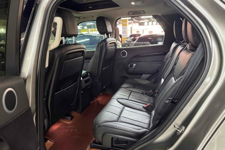 Used Land Rover Discovery 2018 2.0T SE Interior 5