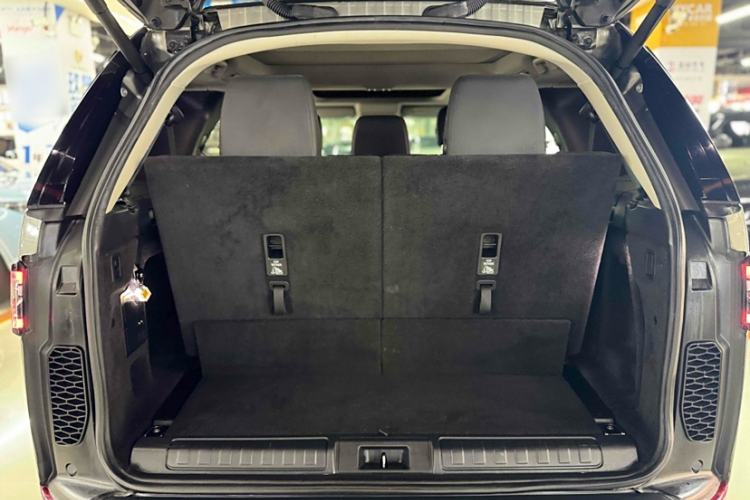 Used Land Rover Discovery 2018 2.0T SE Interior 6