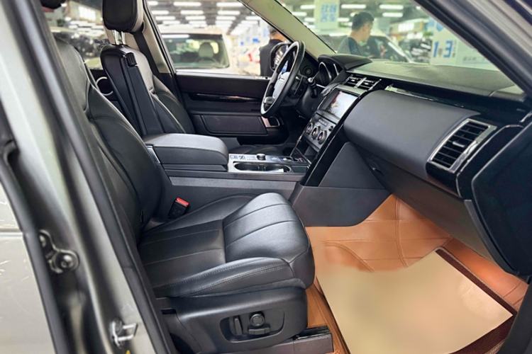 Used Land Rover Discovery 2018 2.0T SE Interior 7