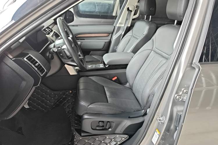 Used Land Rover Discovery 2018 3.0 SC V6 HSE Left Front Seat