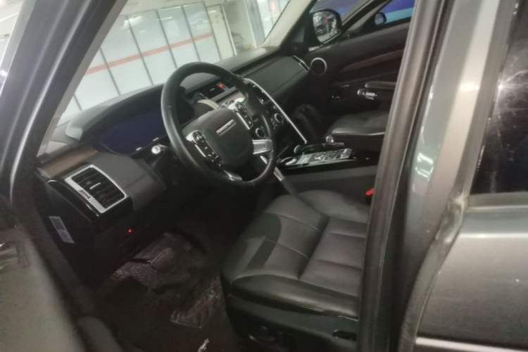 Used Land Rover Discovery 2018 3.0 SC V6 HSE Left Front Seat
