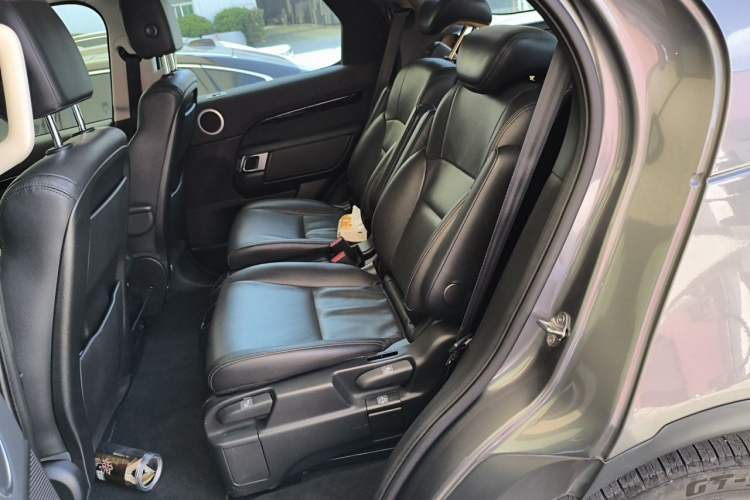 Used Land Rover Discovery 2018 3.0 SC V6 SE Left Rear Seat