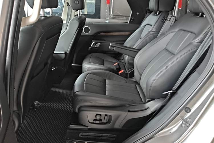 Used Land Rover Discovery 2018 3.0 SC V6 HSE Left Rear Seat