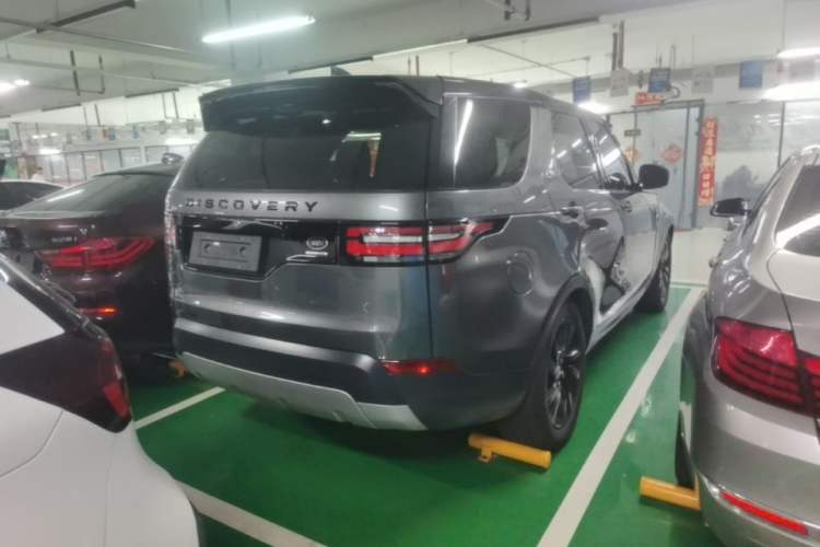 Used Land Rover Discovery 2018 3.0 SC V6 HSE Rear Right 45 Deg