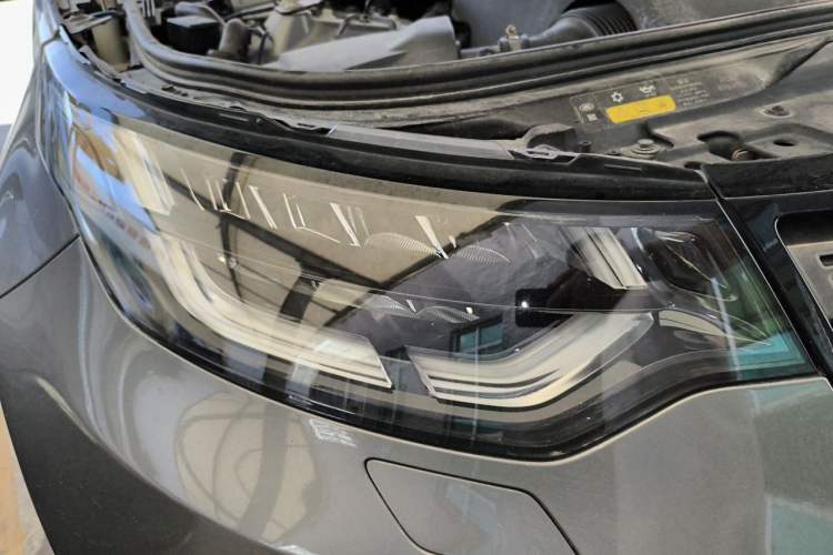 Used Land Rover Discovery 2018 3.0 SC V6 SE Right Front Headlight