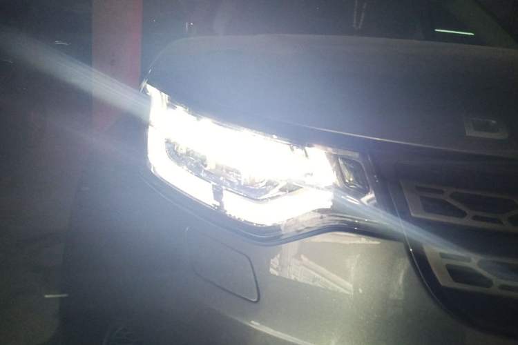 Used Land Rover Discovery 2018 3.0 SC V6 SE Right Front Headlight
