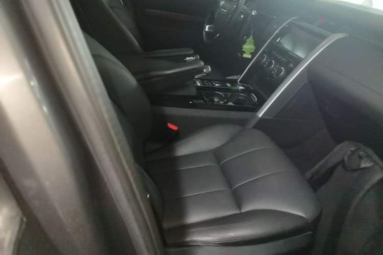 Used Land Rover Discovery 2018 3.0 SC V6 HSE Right Front Seat