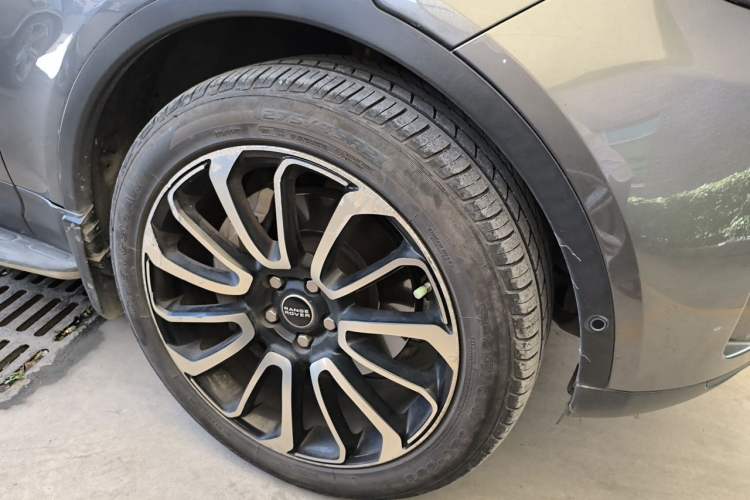 Used Land Rover Discovery 2018 3.0 SC V6 SE Right Front Wheel Hub