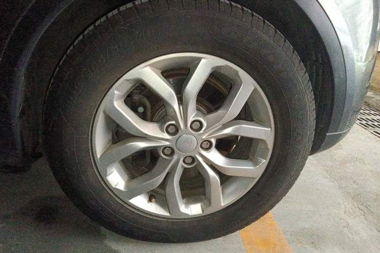 Used Land Rover Discovery 2018 3.0 SC V6 SE Right Front Wheel Hub