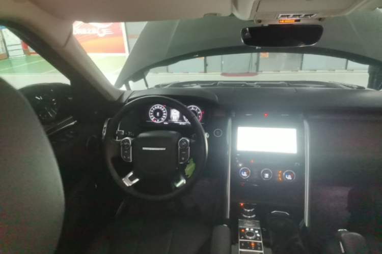 Used Land Rover Discovery 2018 3.0 SC V6 HSE Steering Wheel