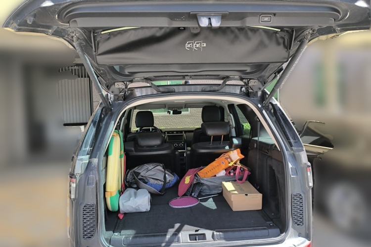 Used Land Rover Discovery 2018 3.0 SC V6 SE Trunk