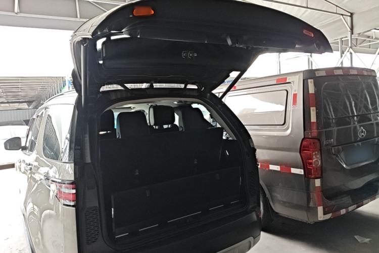 Used Land Rover Discovery 2018 3.0 SC V6 HSE Trunk