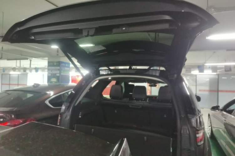 Used Land Rover Discovery 2018 3.0 SC V6 HSE Trunk