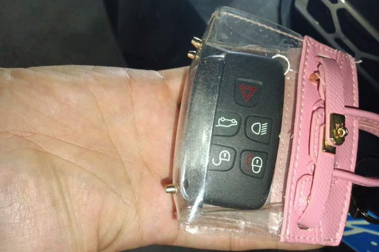 Used Land Rover Discovery 2018 3.0 SC V6 SE Vehicle Key