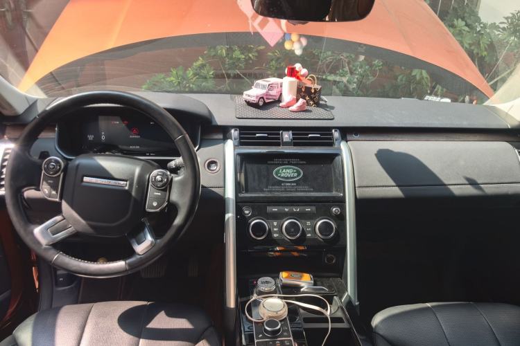Used Land Rover Discovery 2018 3.0 SC V6 HSE Center Console