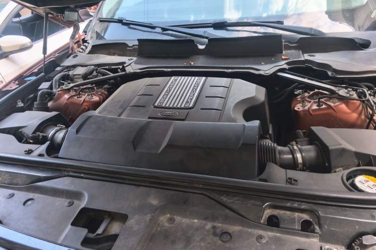 Used Land Rover Discovery 2018 3.0 SC V6 HSE Engine Bay