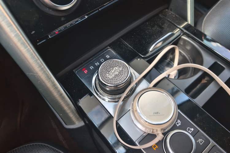 Used Land Rover Discovery 2018 3.0 SC V6 HSE Gear Lever