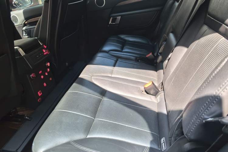 Used Land Rover Discovery 2018 3.0 SC V6 HSE Left Rear Seat