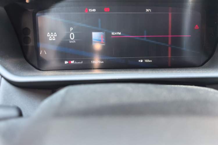 Used Land Rover Discovery 2018 3.0 SC V6 HSE Odometer Close Up