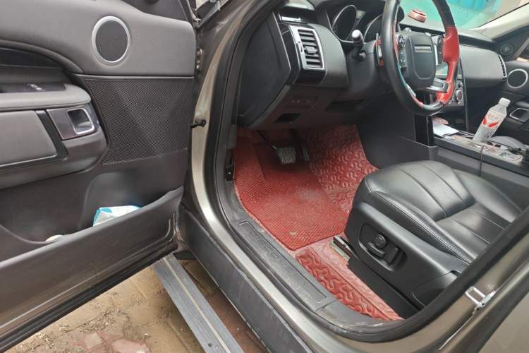 Used Land Rover Discovery 2018 2.0T SE Driver Seat